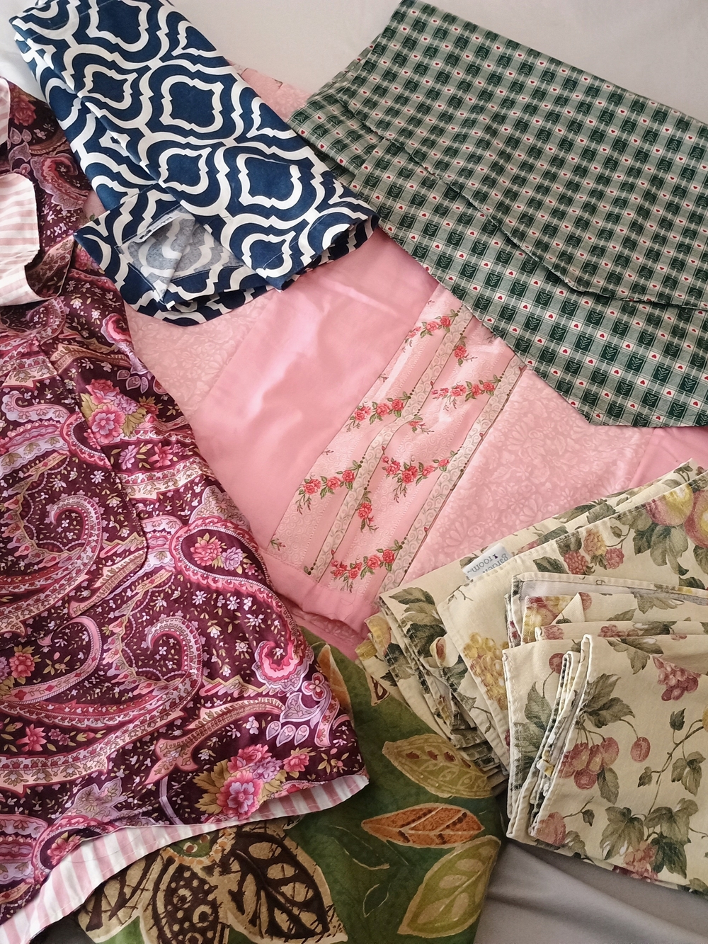 Reseller: Assorted Linen Lot For Resellers